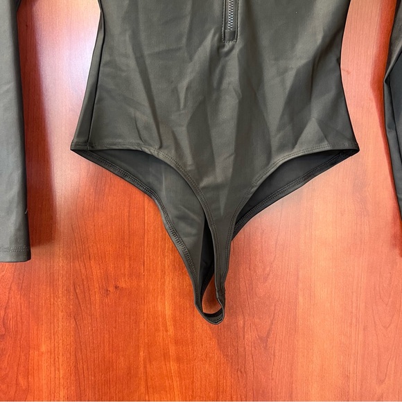 Jordan Essentials Women's Bodysuit Size Small Long Sleeves Back Zipper Tight Fit - Picture 7 of 15